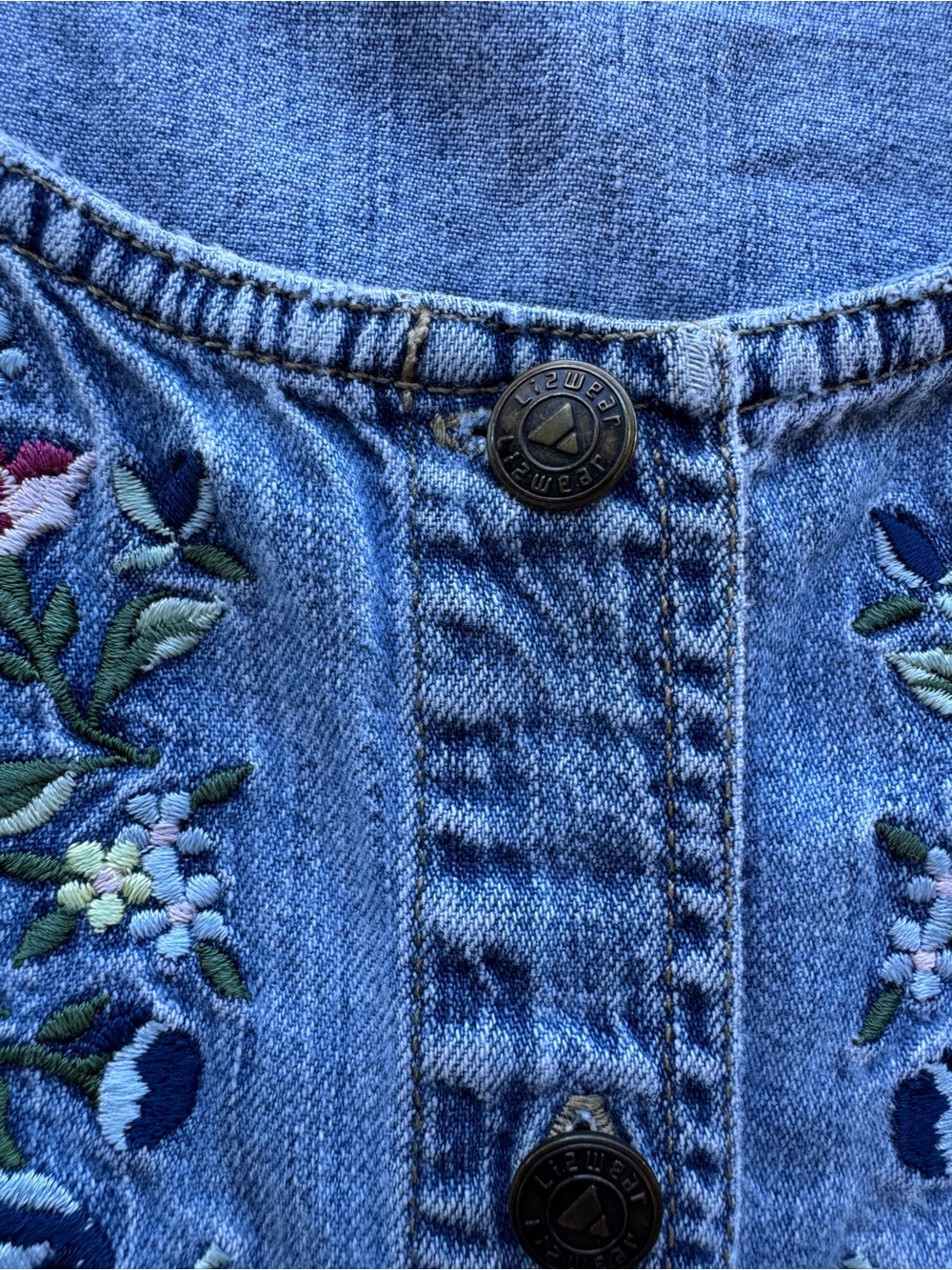 Vintage Lizwear Liz Claiborne Floral Embroidered Light Denim Button up Vest L - Picture 3 of 6